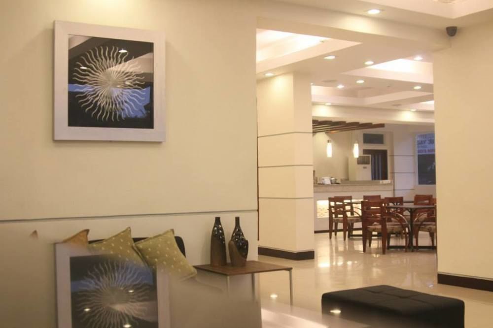 Negrense Suites Bacolod Exterior foto