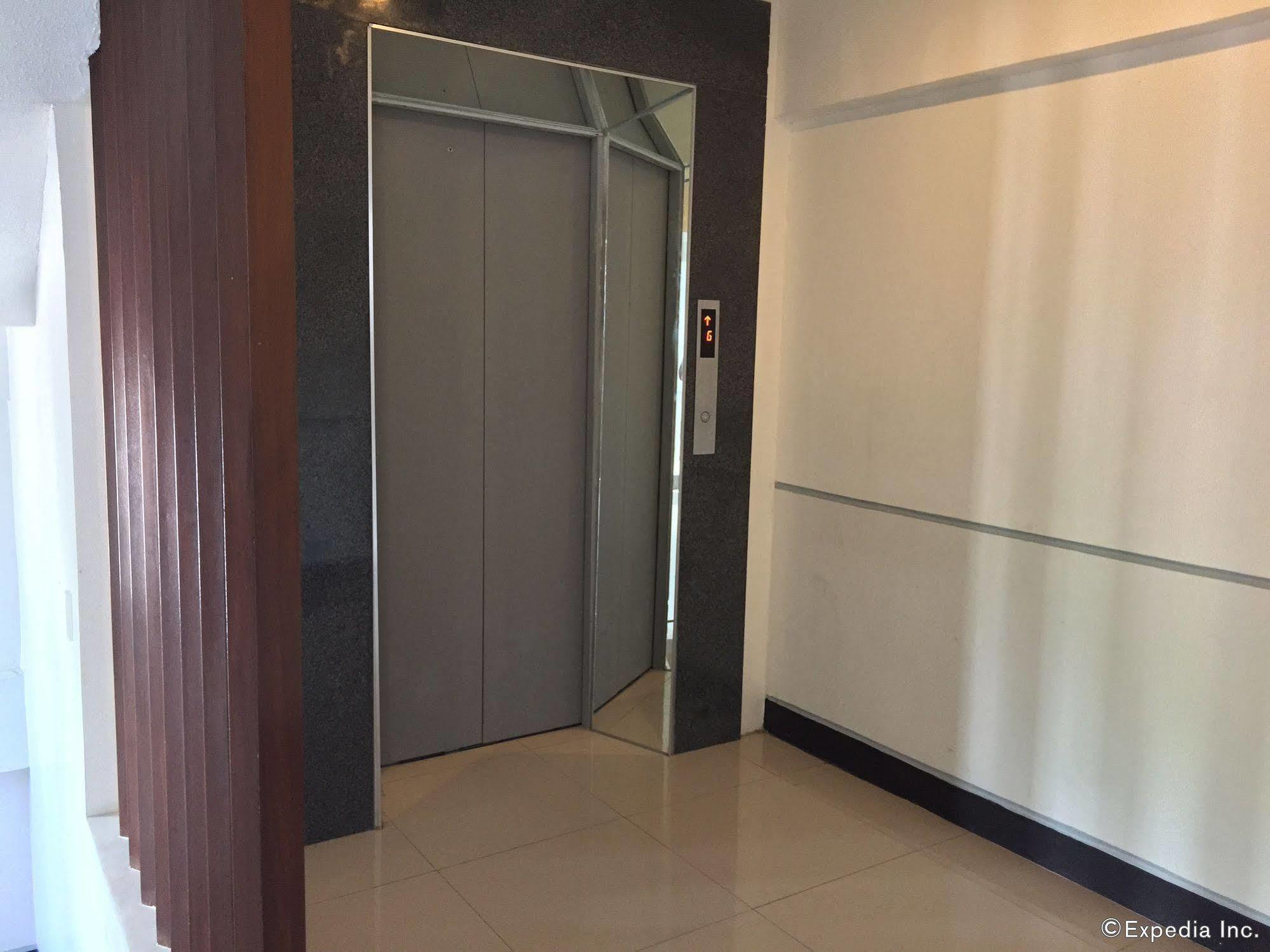 Negrense Suites Bacolod Exterior foto